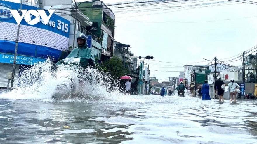 Không khí lạnh mạnh nhất từ đầu mùa sẽ gây ra thời tiết nguy hiểm cho miền Trung