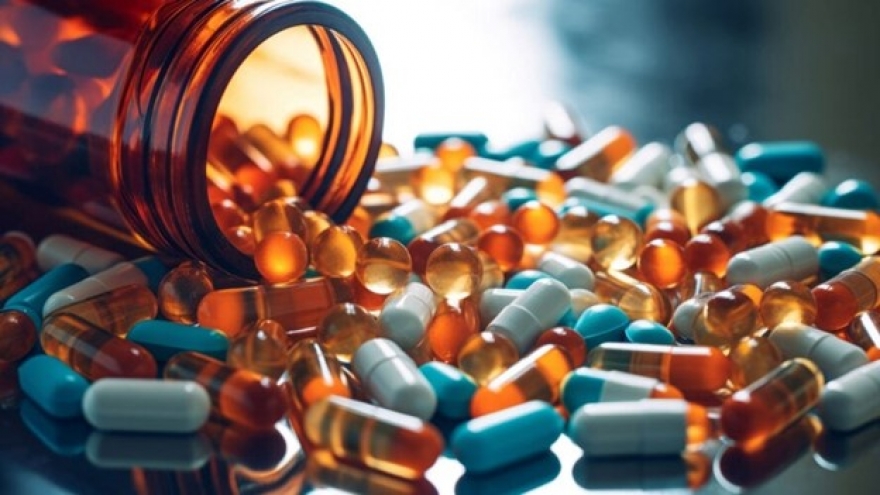 Những cặp thuốc bổ "tối kỵ", chớ dại uống cùng một lúc kẻo "rước họa vào thân"