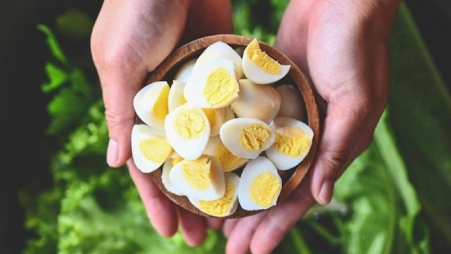 Loại trứng chưa đến 1.000 đồng, cực dễ mua ở chợ Việt lại bổ ngang "nhân sâm"