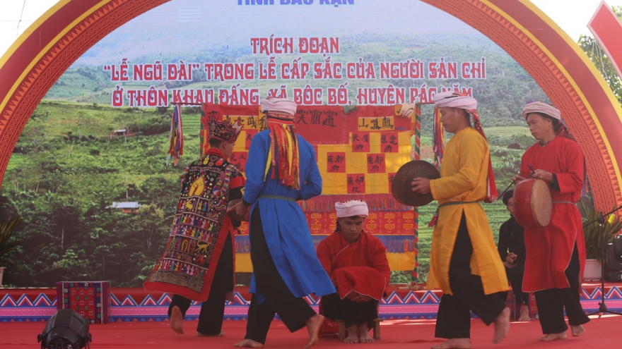 Trình diễn trích đoạn lễ hội, nghi thức sinh hoạt văn hoá