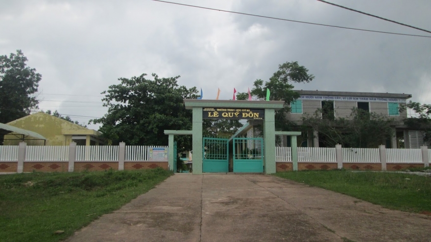 Đánh học sinh bầm tím 2 chân, cô giáo chủ nhiệm bị đình chỉ công tác