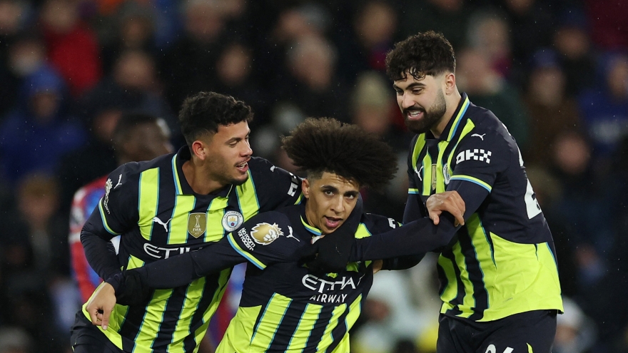 Kết quả vòng 15 Ngoại hạng Anh: Man City may mắn hòa Crystal Palace