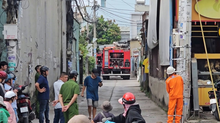 Cháy nhà dân ở TP.HCM, nhiều tài sản, máy móc bị hư hỏng