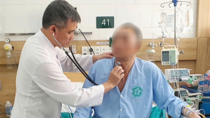 Dốc toàn lực, tập trung cứu chữa cho các nạn nhân vụ phóng hỏa quán cà phê