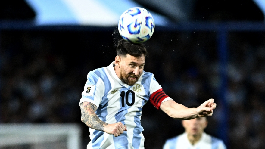 Bị phản ứng dữ dội vì đề cử Messi, FIFA lên tiếng giải thích