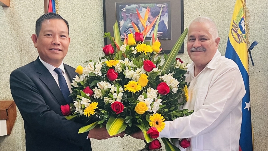 Đại sứ quán Việt Nam tại Venezuela chúc mừng Quốc khánh Cuba