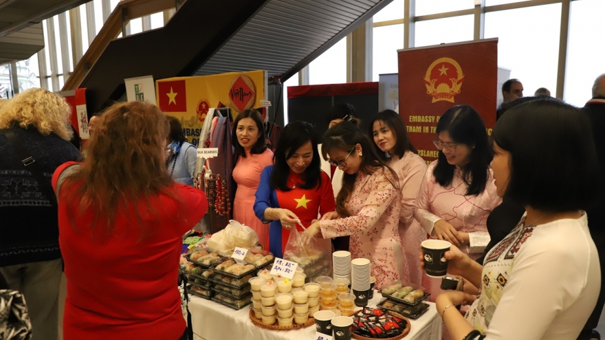Việt Nam tham dự Hội chợ Từ thiện Quốc tế 2024 tại Praha