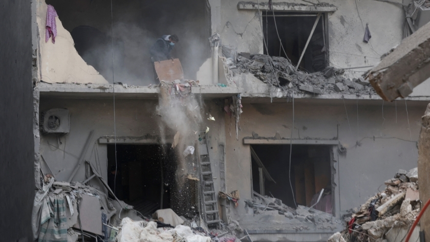 Israel không kích vào Syria; phiến quân ban lệnh giới nghiêm tại thủ đô Damascus