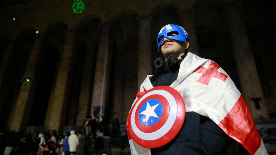 Căng thẳng chính trị leo thang, một lãnh đạo đảng đối lập bị bắt tại Georgia