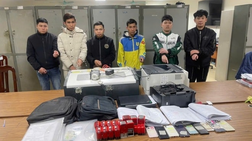 Tạm giữ hình sự các đối tượng sản xuất giấy khám sức khoẻ của nhiều bệnh viện