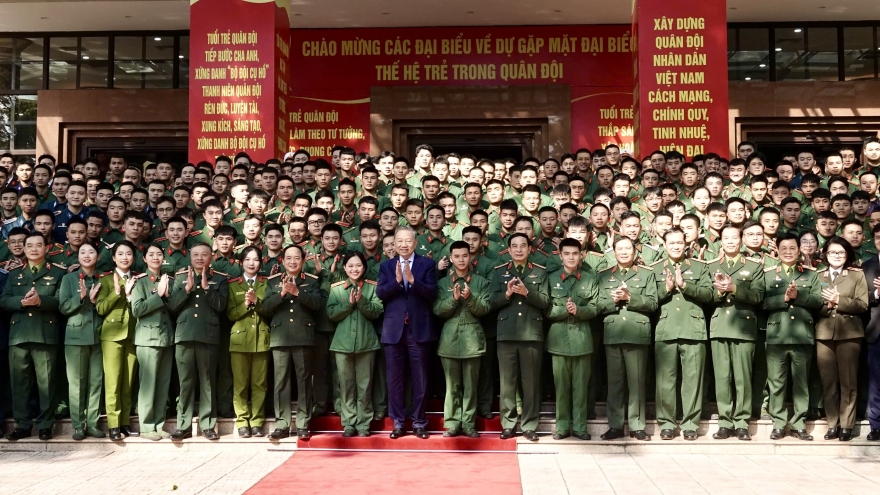 Tổng Bí thư bày tỏ xúc động với những kiến nghị của thanh niên quân đội