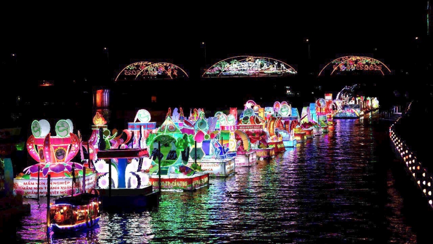 Rực rỡ Ngày hội Du lịch – Đêm hoa đăng Ninh Kiều, Cần Thơ