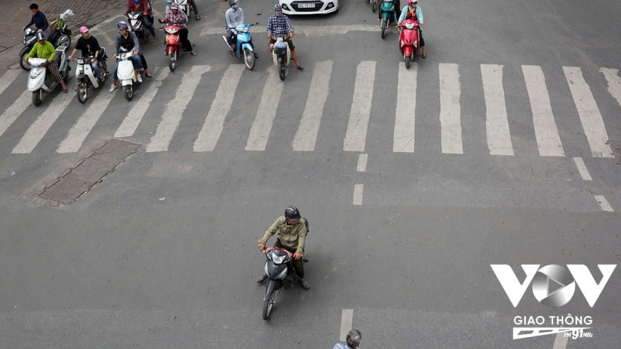 Vì sao Bộ Công an đề xuất tăng gấp 6 lần mức phạt với hành vi vượt đèn đỏ?