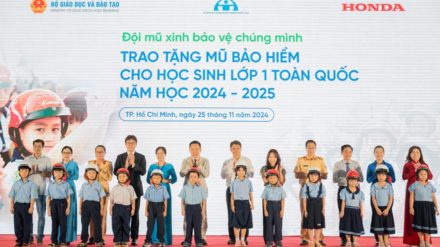 Honda Việt Nam trao tặng hơn 1,7 triệu mũ bảo hiểm cho học sinh lớp 1
