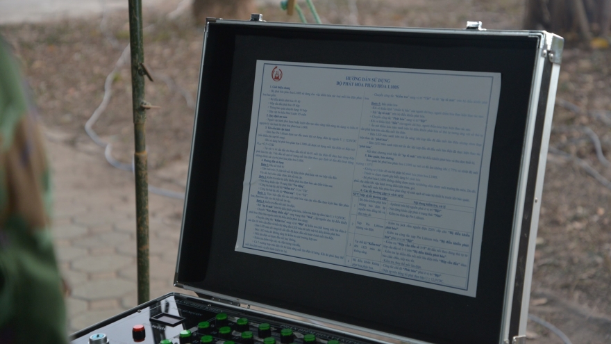 Trận địa pháo hoa tầm cao Văn Quán trước giờ khai hỏa đêm Giao thừa