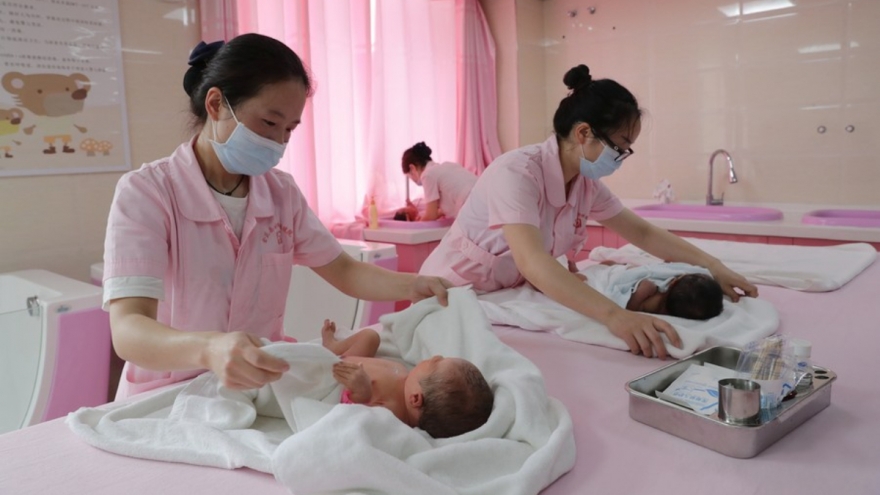 Dân số Trung Quốc giảm 3 năm liên tiếp, số trẻ sơ sinh lần đầu tăng sau 7 năm