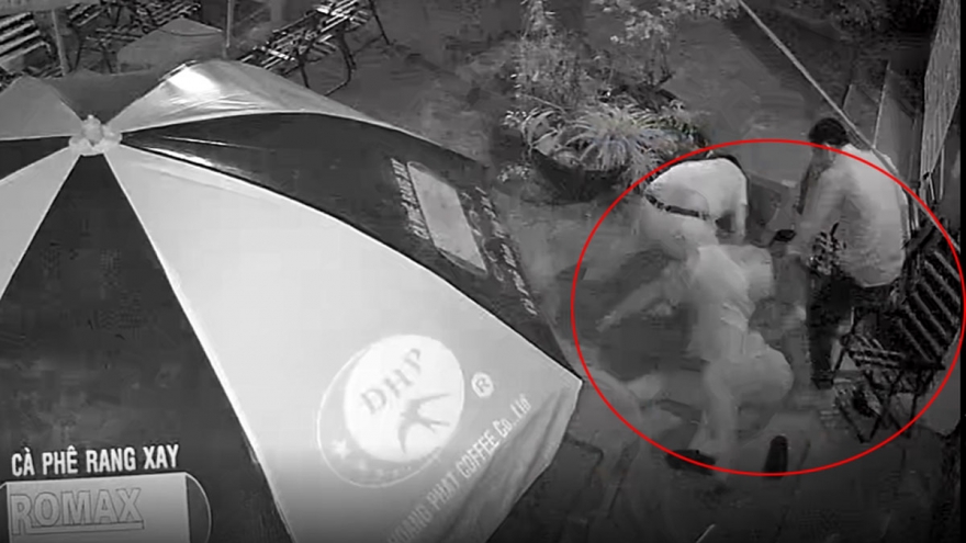 Công an đang làm rõ vụ người đàn ông ở Bình Dương bị đánh hội đồng