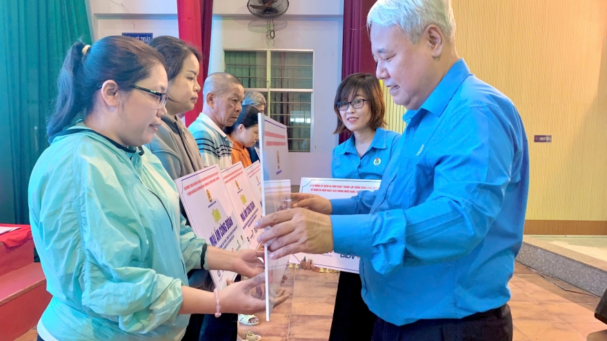 Trao 96 “Mái ấm công đoàn” cho người lao động khó khăn