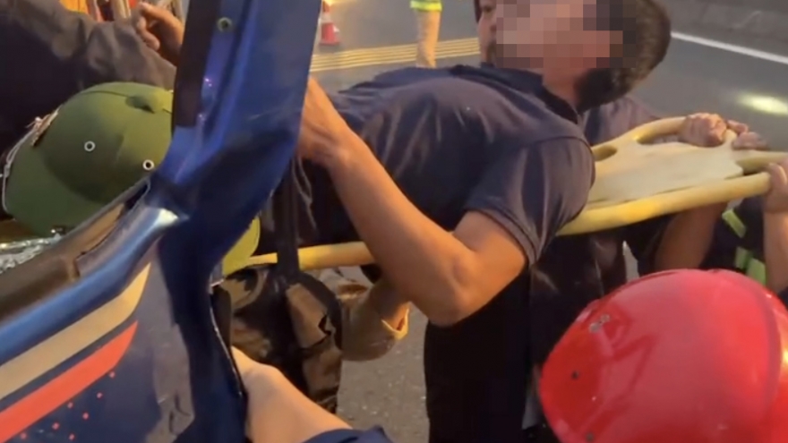 Giải cứu lái xe mắc kẹt sau tai nạn giao thông trên cao tốc Đà Nẵng- Quảng Ngãi