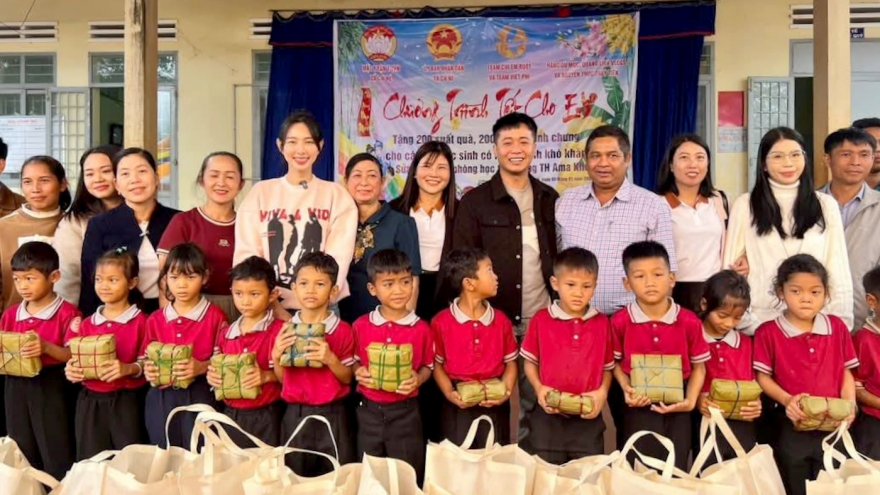 Hoa hậu Nguyễn Thúc Thùy Tiên tham gia thiện nguyện tại xã vùng sâu Đắk Lắk