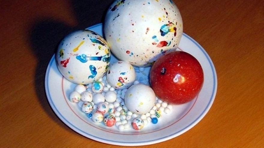 Đu “trend” ăn kẹo trên mạng, cô gái 19 tuổi nhập viên vì gãy xương hàm