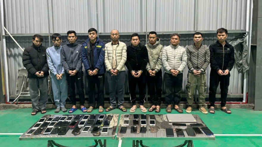 Triệt phá nhóm chuyển hàng trăm tỷ đồng lừa đảo công nghệ cao