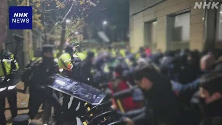 Lần đầu tiên trong lịch sử Hàn Quốc có một Tổng thống đương nhiệm bị giam giữ