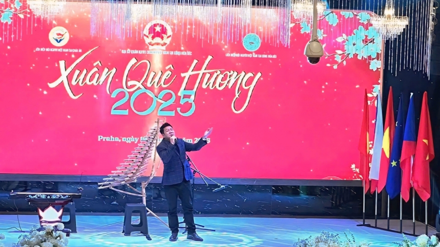 Nghệ sĩ Việt khơi dậy niềm tự hào dân tộc tại châu Âu với âm nhạc truyền thống