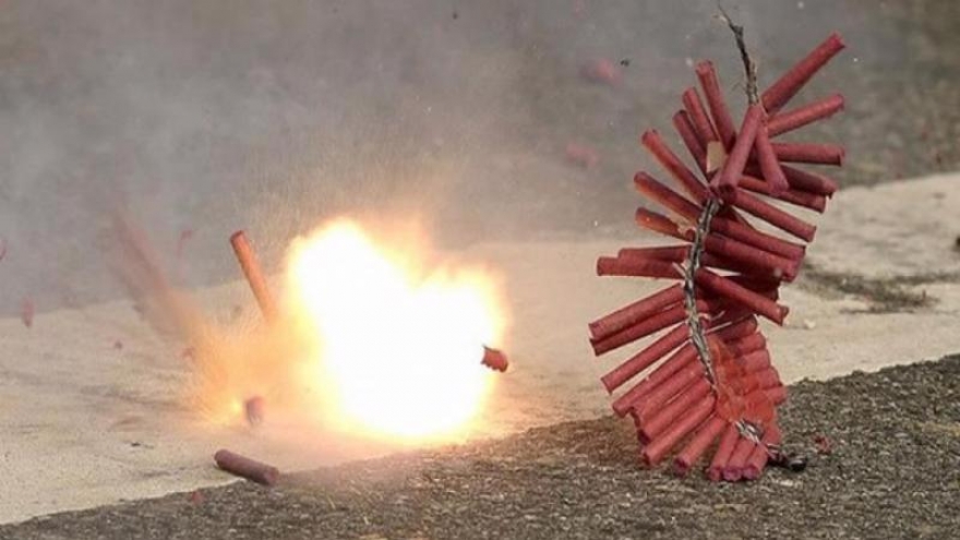 Tàng trữ và sử dụng pháo trái phép có thể bị tù từ 5 năm đến 10 năm