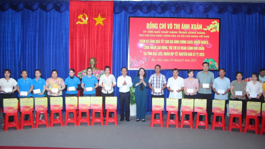 Phó Chủ tịch nước Võ Thị Ánh Xuân thăm, tặng quà Tết tại Bạc Liêu