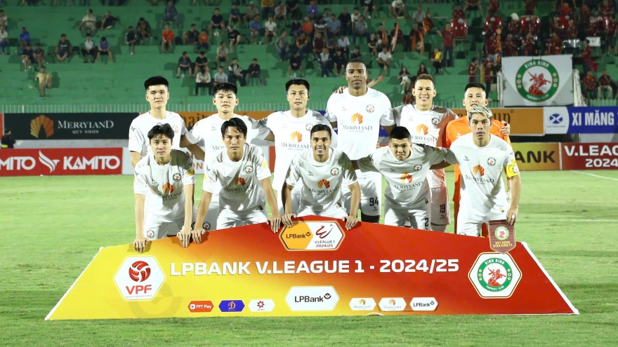 Cầu thủ V-League bị treo giò vì tình huống hy hữu