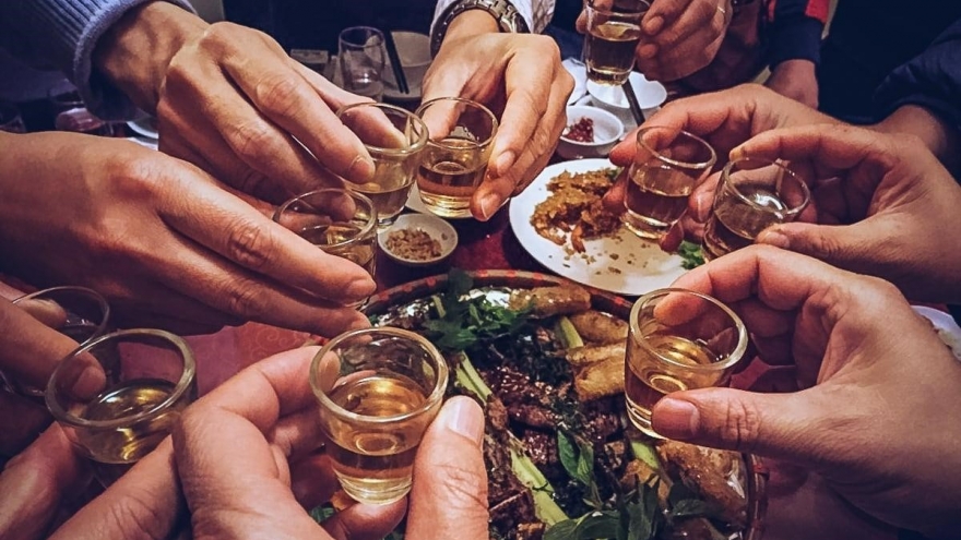 Tết vui đến mấy cũng đừng uống rượu vào thời điểm này, cực dễ gặp biến chứng