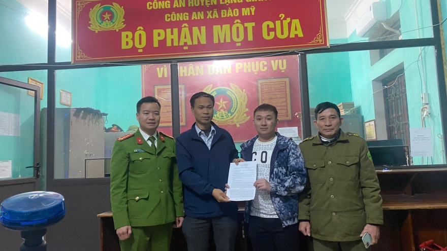 Công an hỗ trợ người dân nhận lại hơn 740 triệu đồng chuyển khoản nhầm