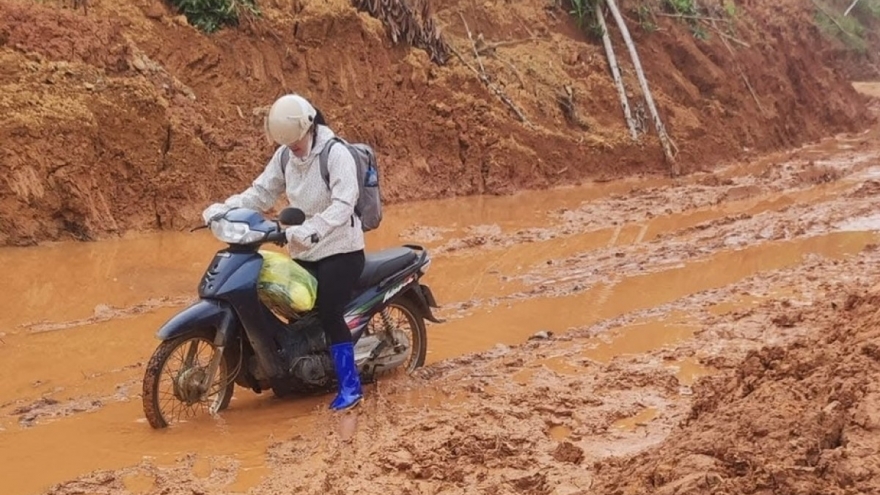 Y tế cơ sở vượt khó chăm sóc sức khoẻ ban đầu cho người dân