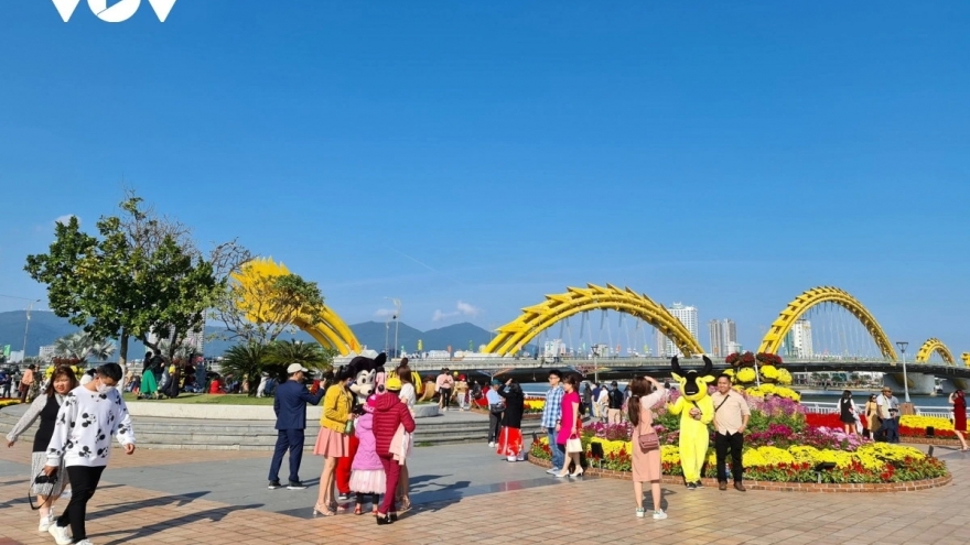 Nhiều chính sách kích cầu du khách tận hưởng Đà Nẵng 2025 đa trải nghiệm