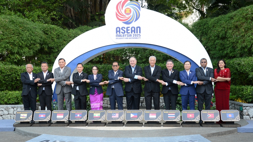 Đại tướng Nguyễn Tân Cương tham dự Hội nghị ADMM hẹp tại Malaysia