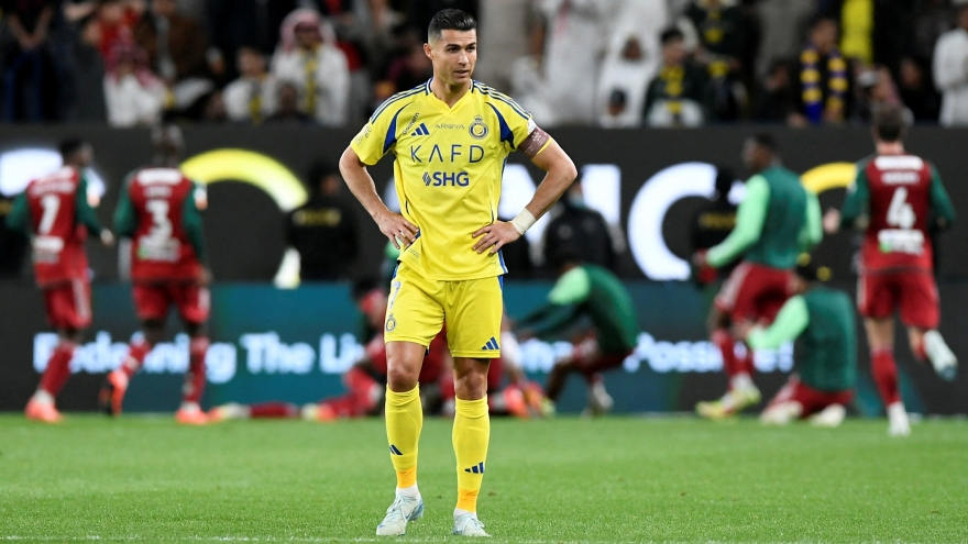 Ronaldo vô duyên, Al Nassr thua đau đớn theo kịch bản “điên rồ”