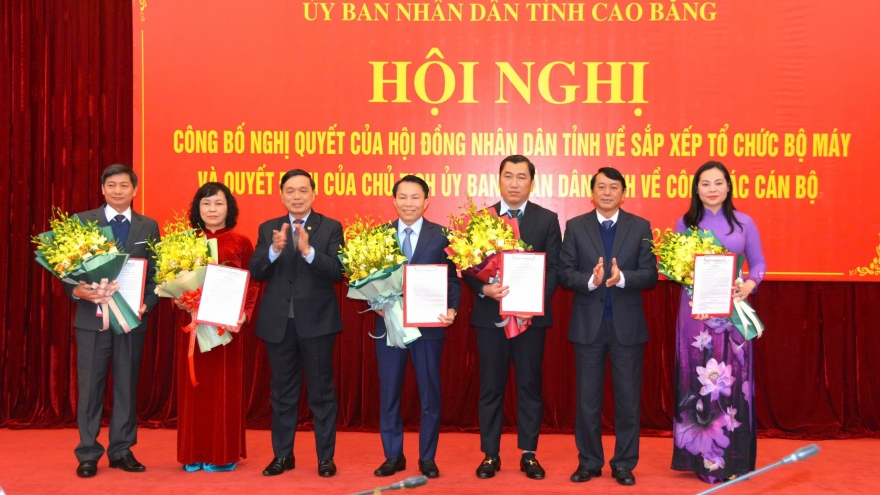 Cao Bằng công bố quyết định bổ nhiệm 38 giám đốc và phó giám đốc sở