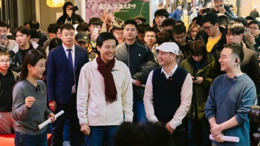 Cổ phiếu tăng mạnh, nhà sáng lập Xiaomi trở thành người giàu nhất Trung Quốc