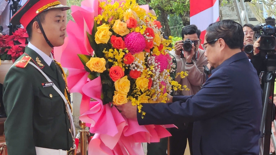 Thủ tướng Phạm Minh Chính dâng hương tưởng nhớ cố Thủ tướng Phạm Văn Đồng