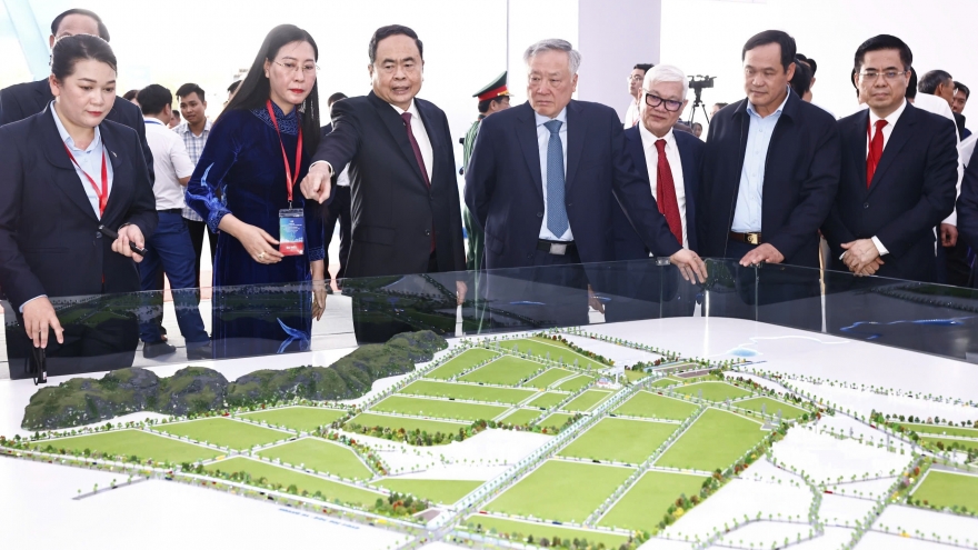 Chủ tịch Quốc hội dự Lễ động thổ dự án Khu công nghiệp VSIP II Quảng Ngãi