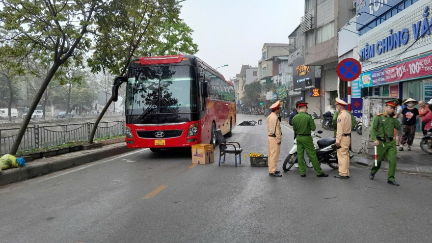 Người phụ nữ đi xe máy tử vong sau va chạm với ô tô khách