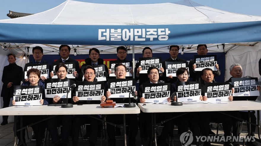 Các chính đảng của Hàn Quốc tiếp tục gây áp lực với Tòa án Hiến pháp