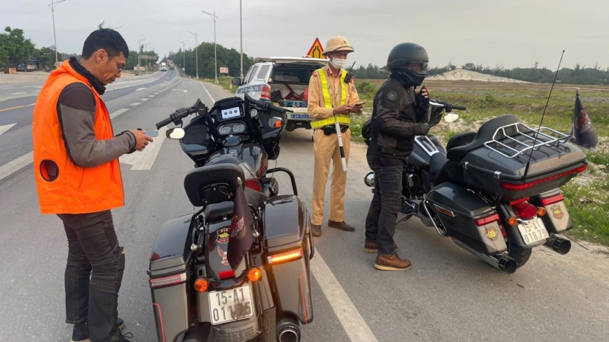 Xử lý nhóm người lái xe phân khối lớn lạng lách, đánh võng trên Quốc lộ 1A