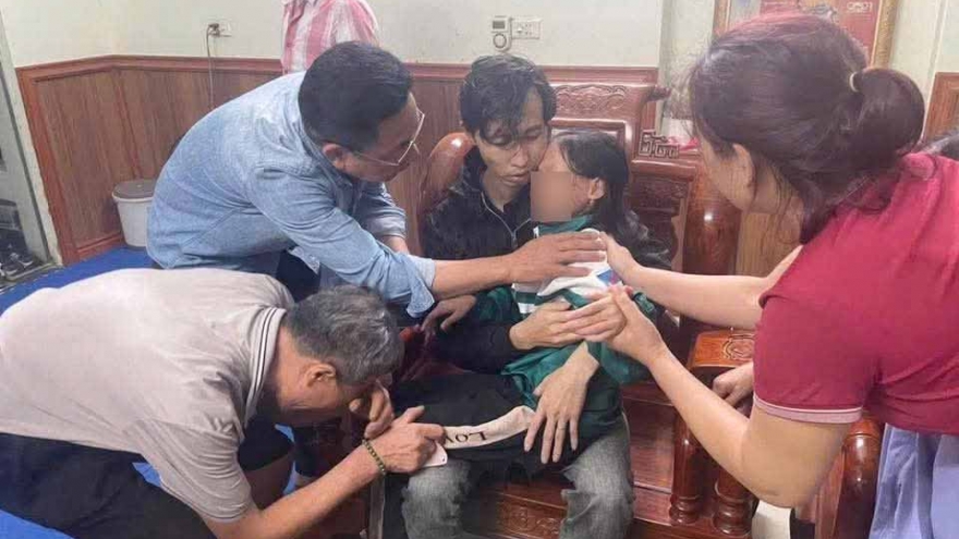 Gia đình kể lại giây phút bé gái bị thanh niên "ngáo đá" khống chế