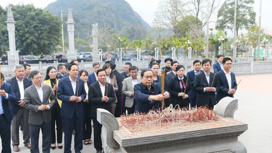 Chủ tịch Quốc hội dâng hương tại Khu Di tích lịch sử quốc gia đặc biệt Tân Trào