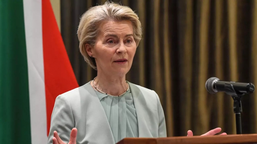 EU sẵn sàng đàm phán sau đe dọa áp thuế rượu của Tổng thống Donald Trump