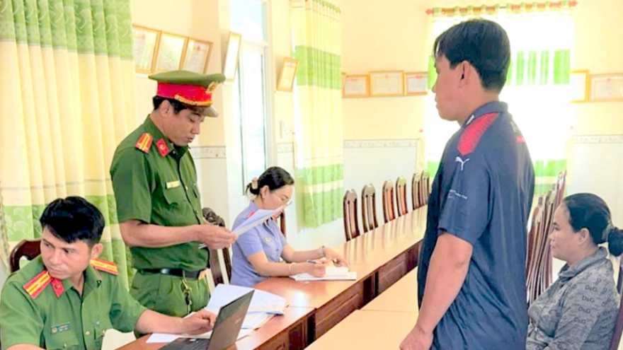 Khởi tố thanh niên buôn bán sách giáo khoa giả