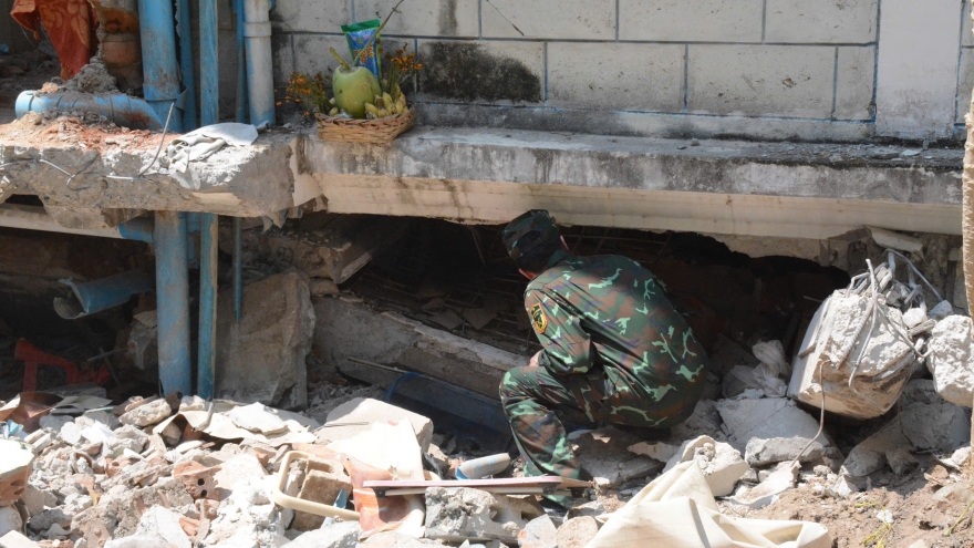 Lực lượng cứu hộ Việt Nam khẩn trương tìm kiếm nạn nhân tại Myanmar