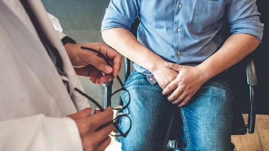 Vợ đi nước ngoài, tôi nhịn "chuyện ấy" vậy trong thời gian dài có sợ bệnh tật?